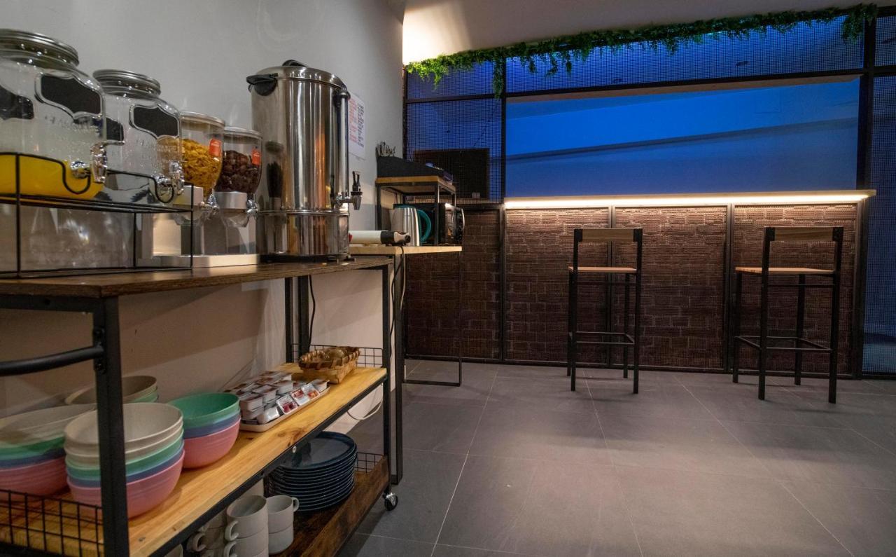 Madriz Hostel ภายนอก รูปภาพ